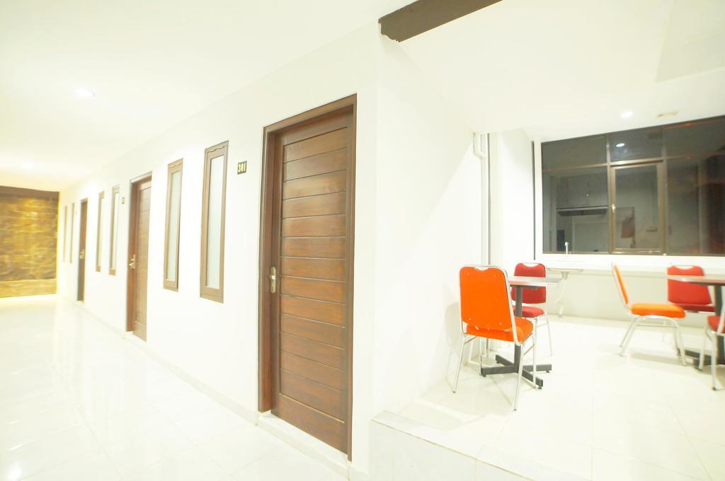 Easton Kuta Homestay Exterior photo